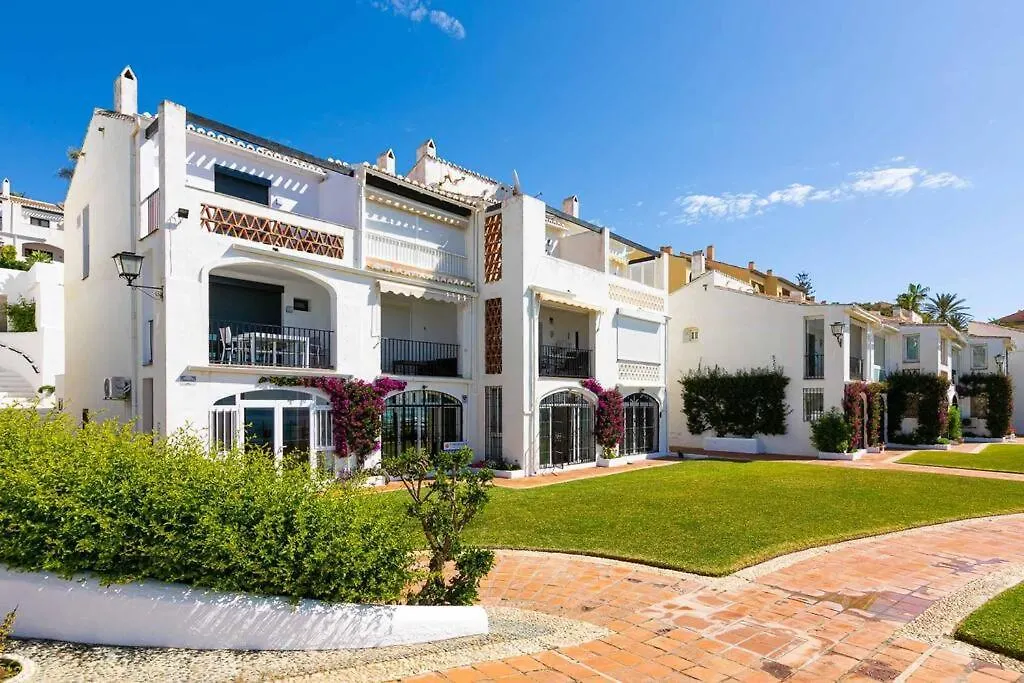 Dona Lola Seafront Duplex Apartment Sitio de Calahonda