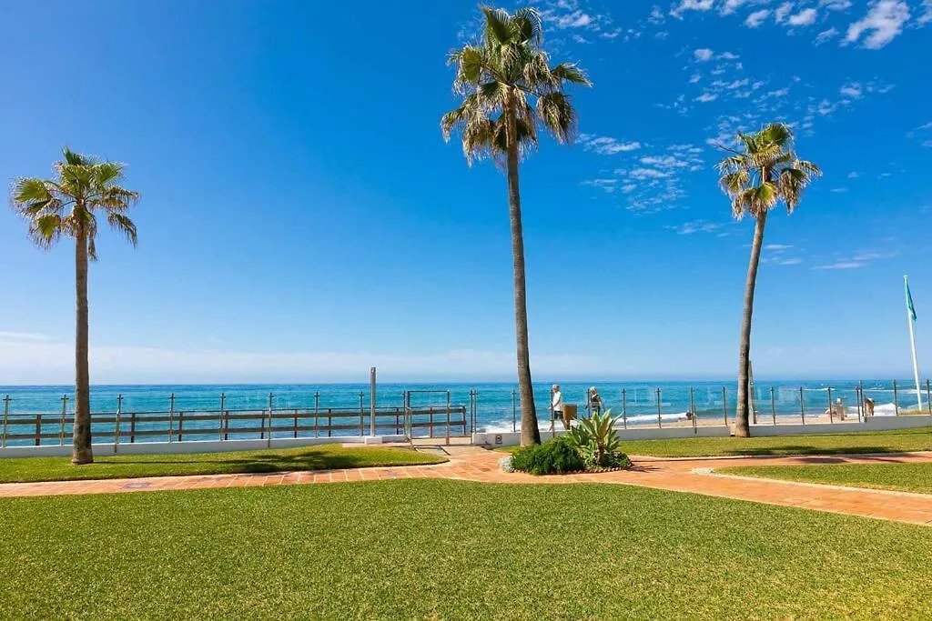 Dona Lola Seafront Duplex Apartment Sitio de Calahonda