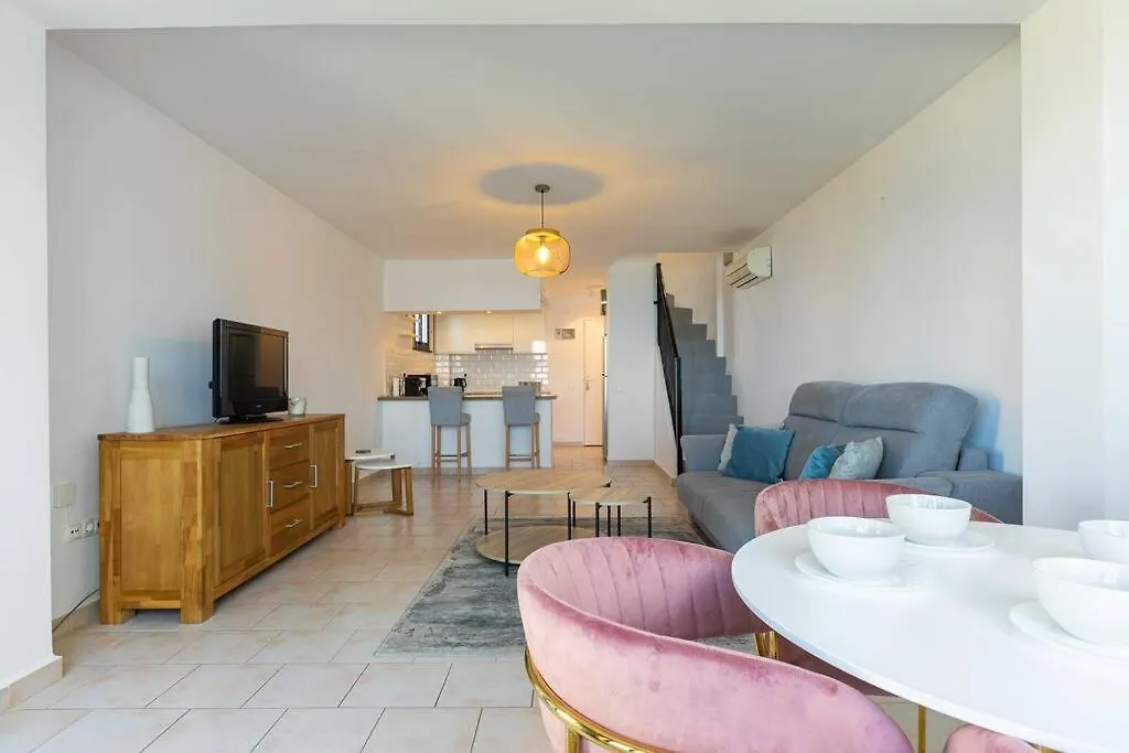 Dona Lola Seafront Duplex Apartment Sitio de Calahonda