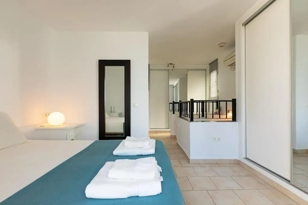 Dona Lola Seafront Duplex Apartment Sitio de Calahonda