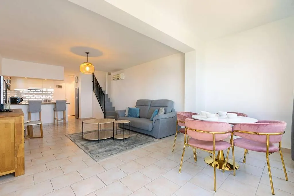 Dona Lola Seafront Duplex Apartment Sitio de Calahonda