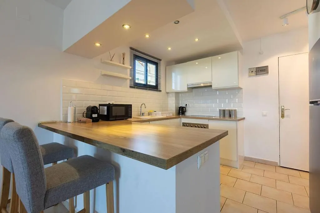 Dona Lola Seafront Duplex Apartment Sitio de Calahonda Spain